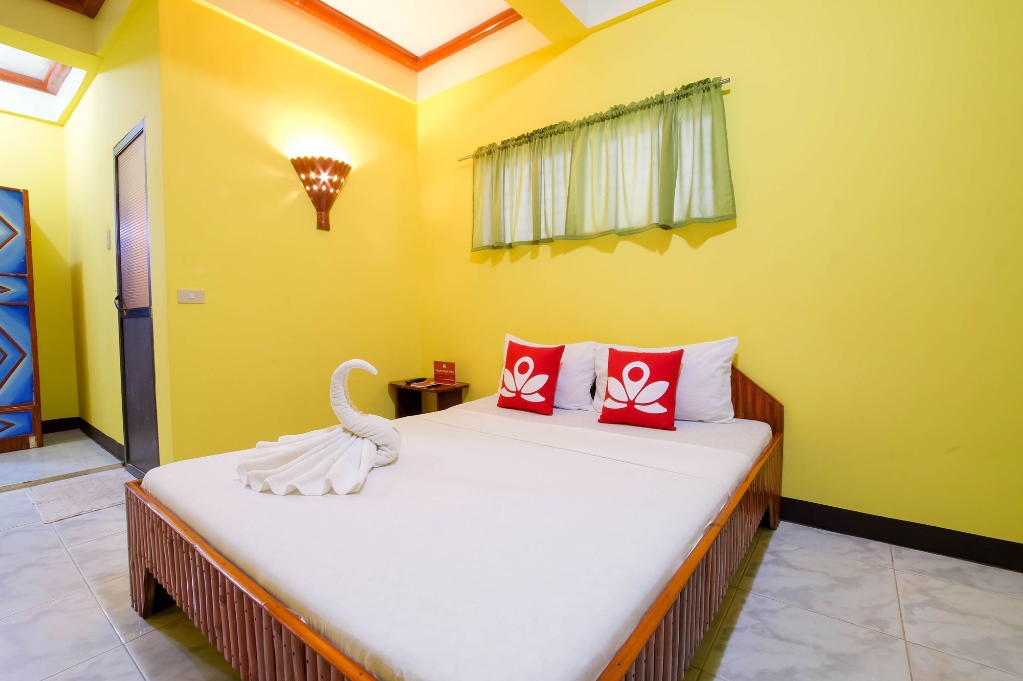 Zen Rooms White Beach Puerto Galera Exterior photo